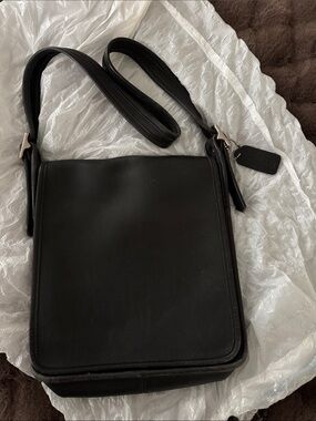 Coach vintage Black Leather Messenger Crossbody